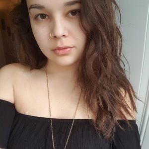 Meet your Posher, Caitlin